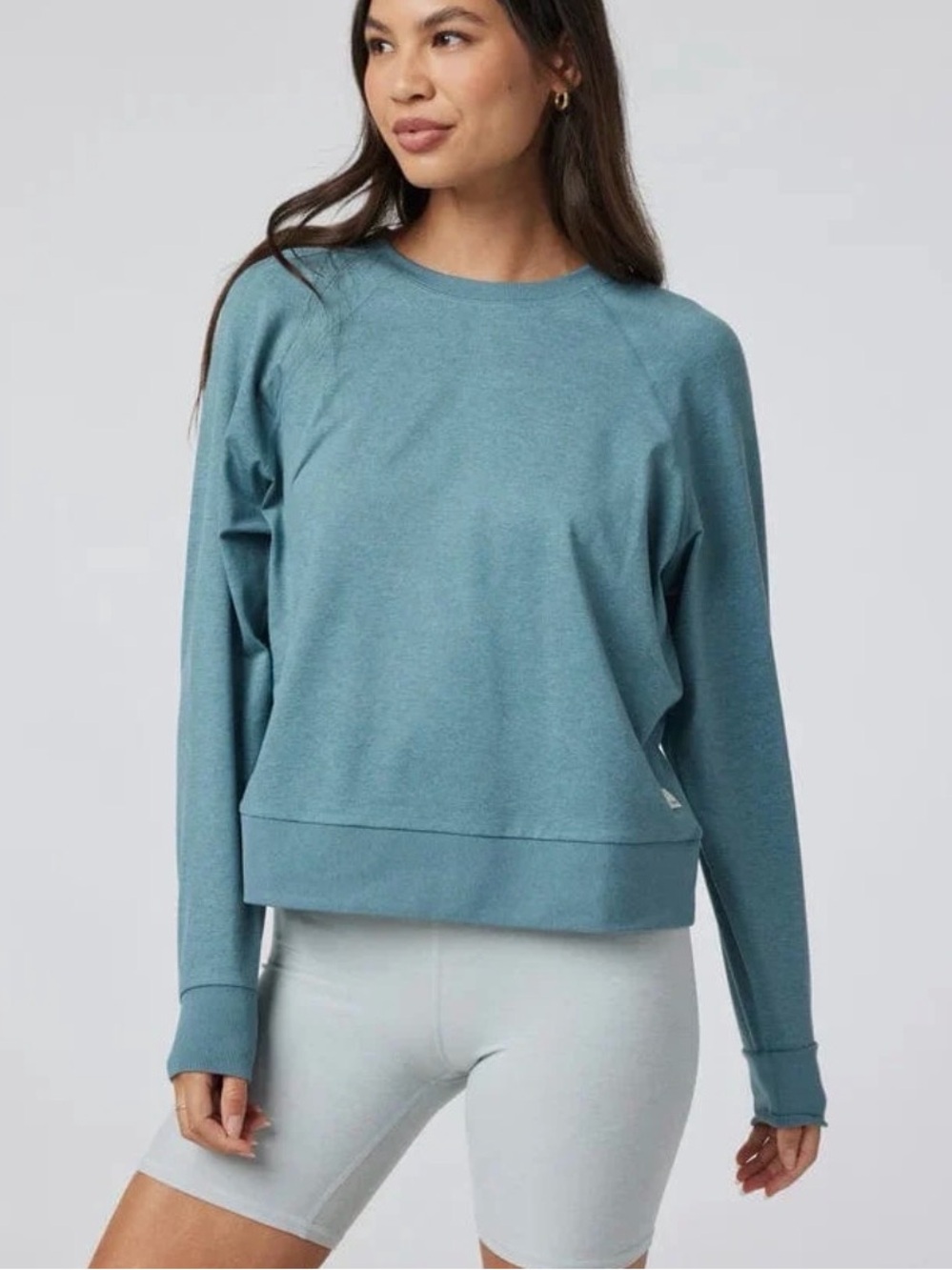 Vuori Long Sleeve Halo Crew sweatshirt.